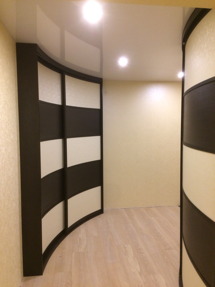 коридор с радиусными шкафами купе