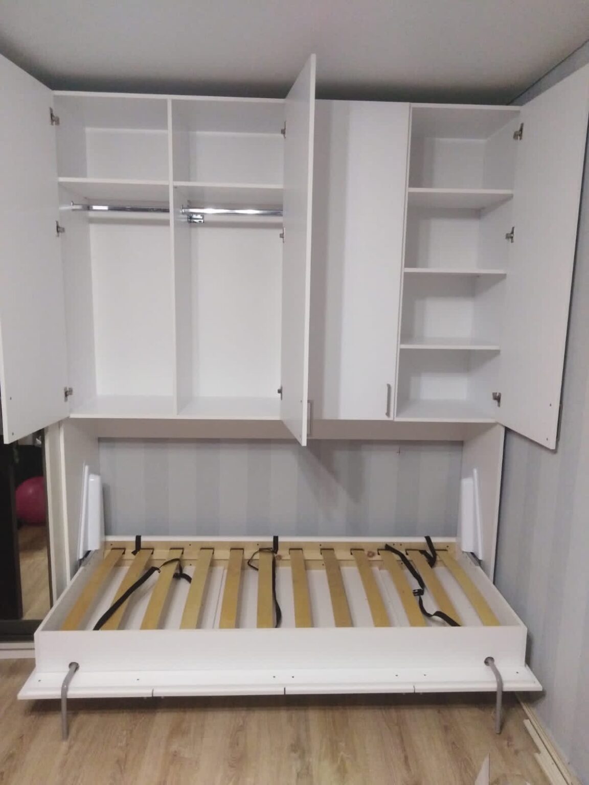 белый шкаф кровать